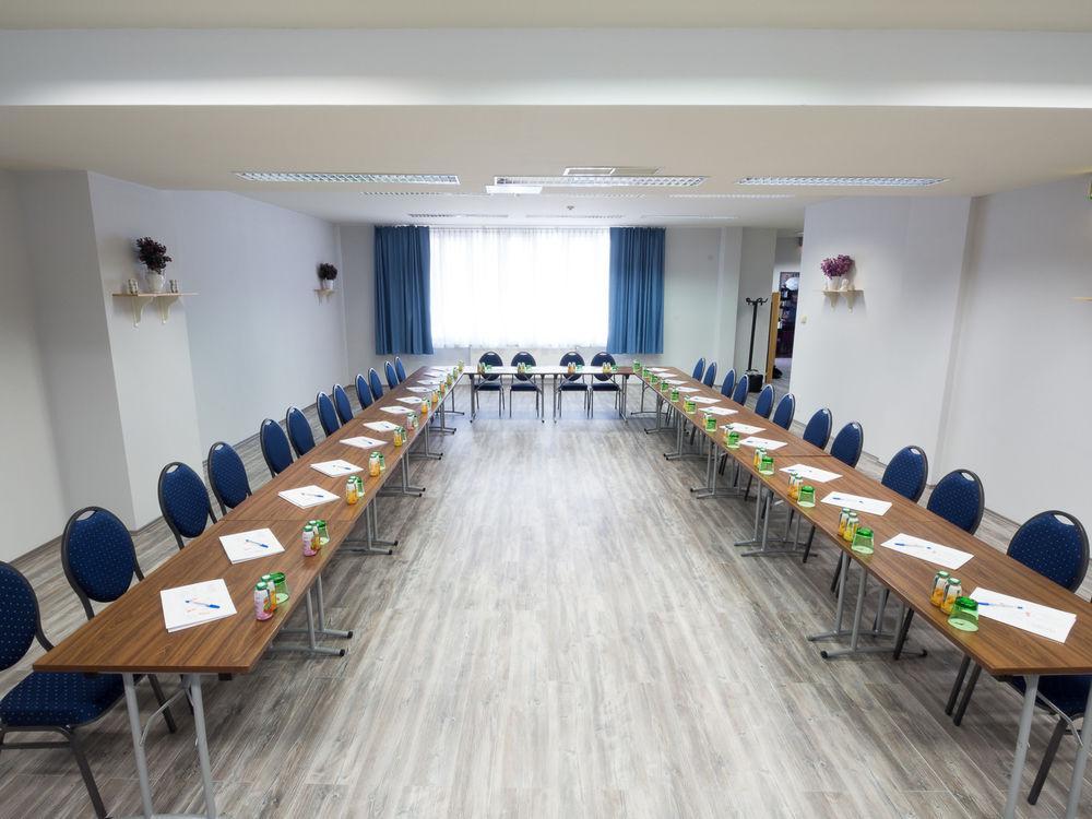 Arion Cityhotel Und Hotel 4*